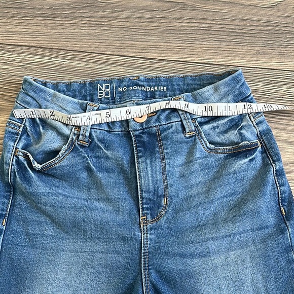No Boundaries Blue High Rise Jeans Classic Fit - Picture 6 of 8